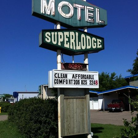 Superlodge 劳埃德明斯特 外观 照片