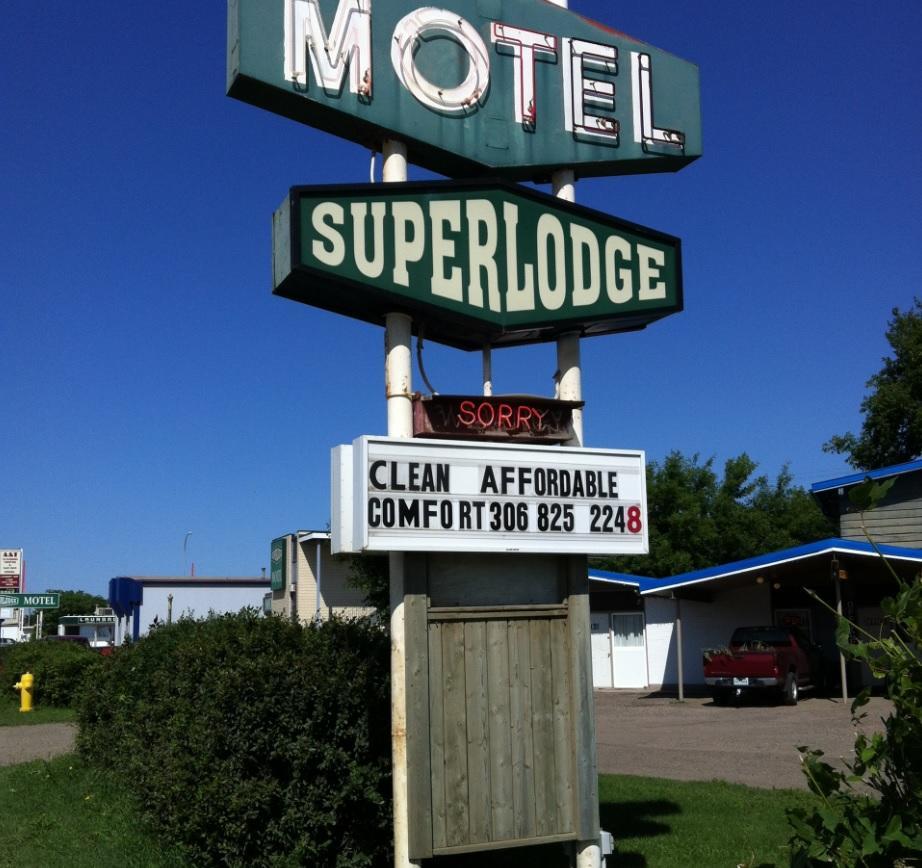 Superlodge 劳埃德明斯特 外观 照片